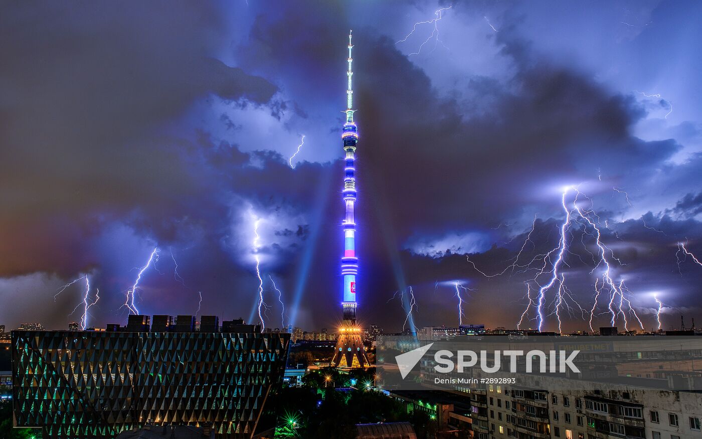 Showers and gale in Moscow