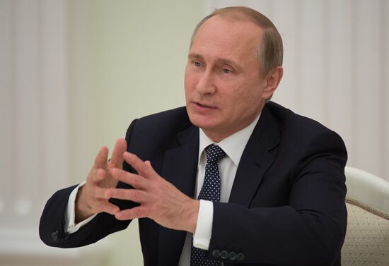 President Vladimir Putin meets with Duma group leaders