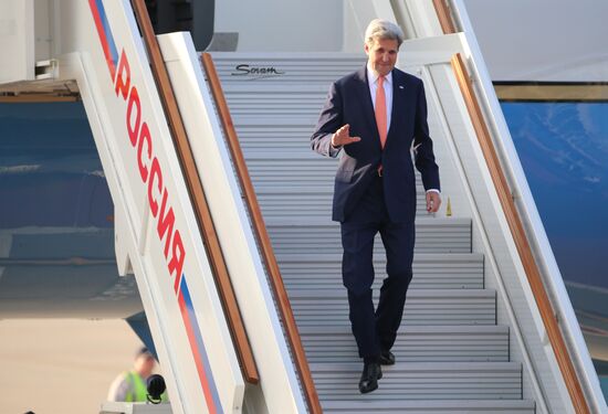 US Secretary of State John Kerry arrives in Moscow