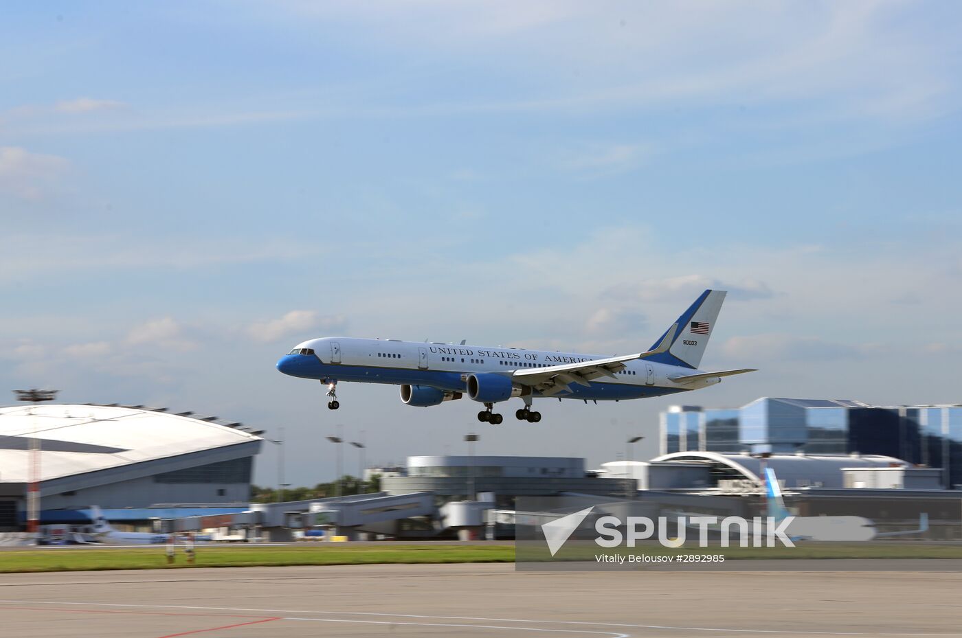 US Secretary of State John Kerry arrives in Moscow