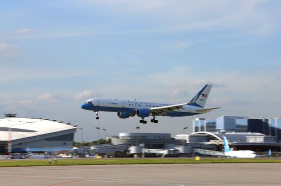 US Secretary of State John Kerry arrives in Moscow