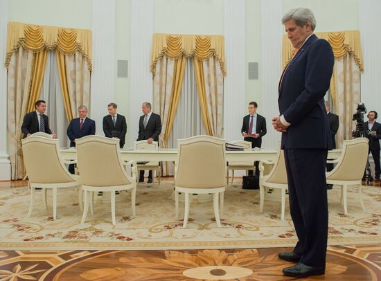 President Putin meets with US Secretary of State John Kerry