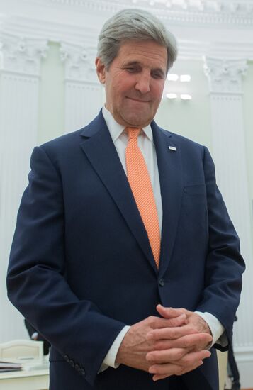 President Putin meets with US Secretary of State John Kerry