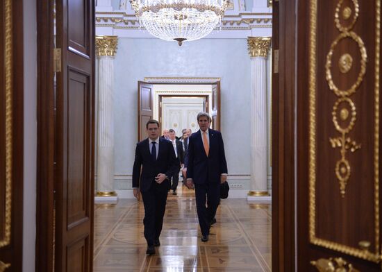 President Putin meets with US Secretary of State John Kerry