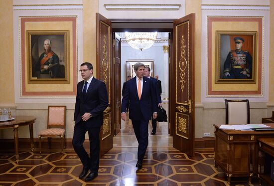 President Putin meets with US Secretary of State John Kerry