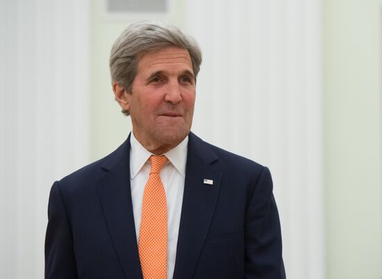 Vladimir Putin meets with US Secretary of State John Kerry