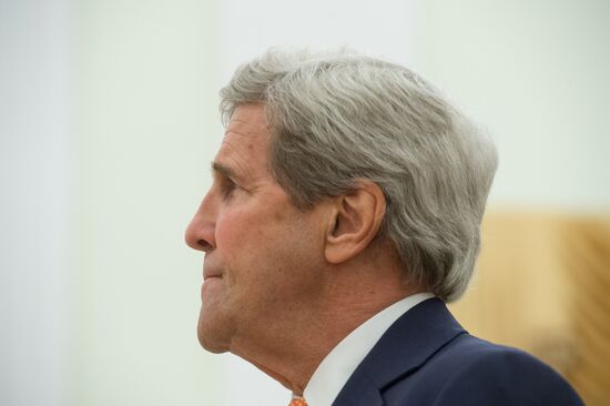 Vladimir Putin meets with US Secretary of State John Kerry
