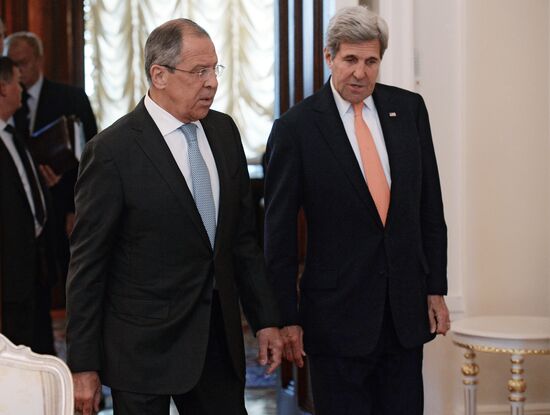 Foreign Minister Sergei Lavrov meets with US Secretary of State John Kerry