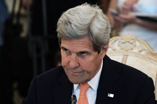 Foreign Minister Sergei Lavrov meets with US Secretary of State John Kerry