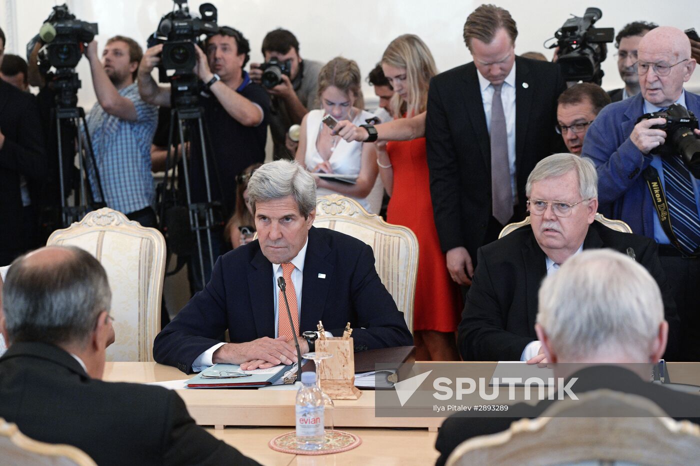 Foreign Minister Sergei Lavrov meets with US Secretary of State John Kerry