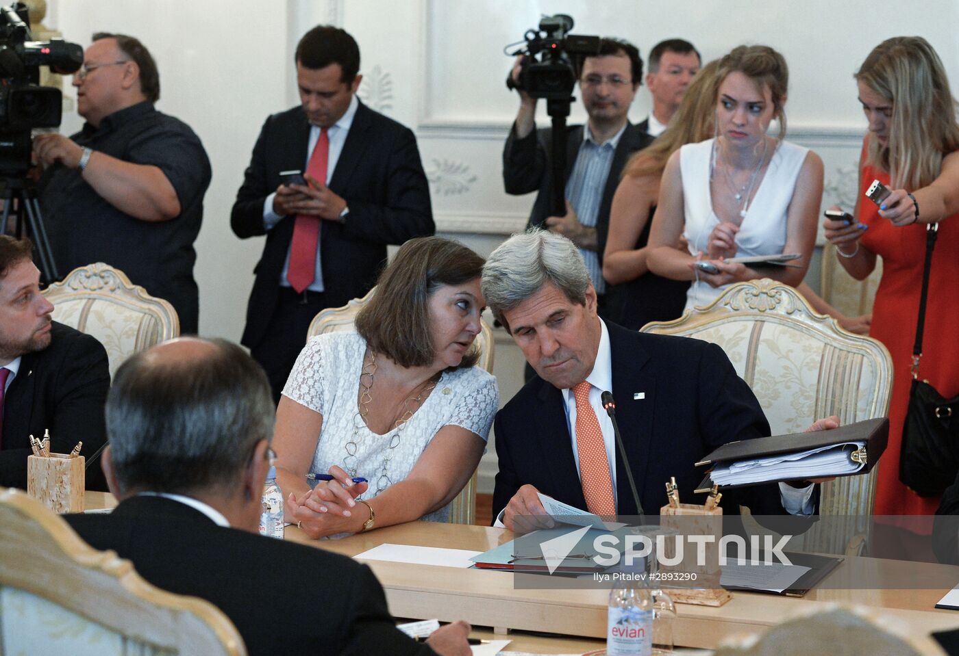 Foreign Minister Sergei Lavrov meets with US Secretary of State John Kerry