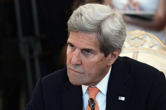 Foreign Minister Sergei Lavrov meets with US Secretary of State John Kerry