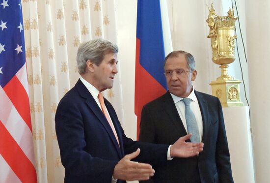 Foreign Minister Sergei Lavrov meets with US Secretary of State John Kerry