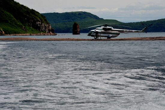 Far Eastern Customs Service holds drill on SWAT liberating hijacked vessel