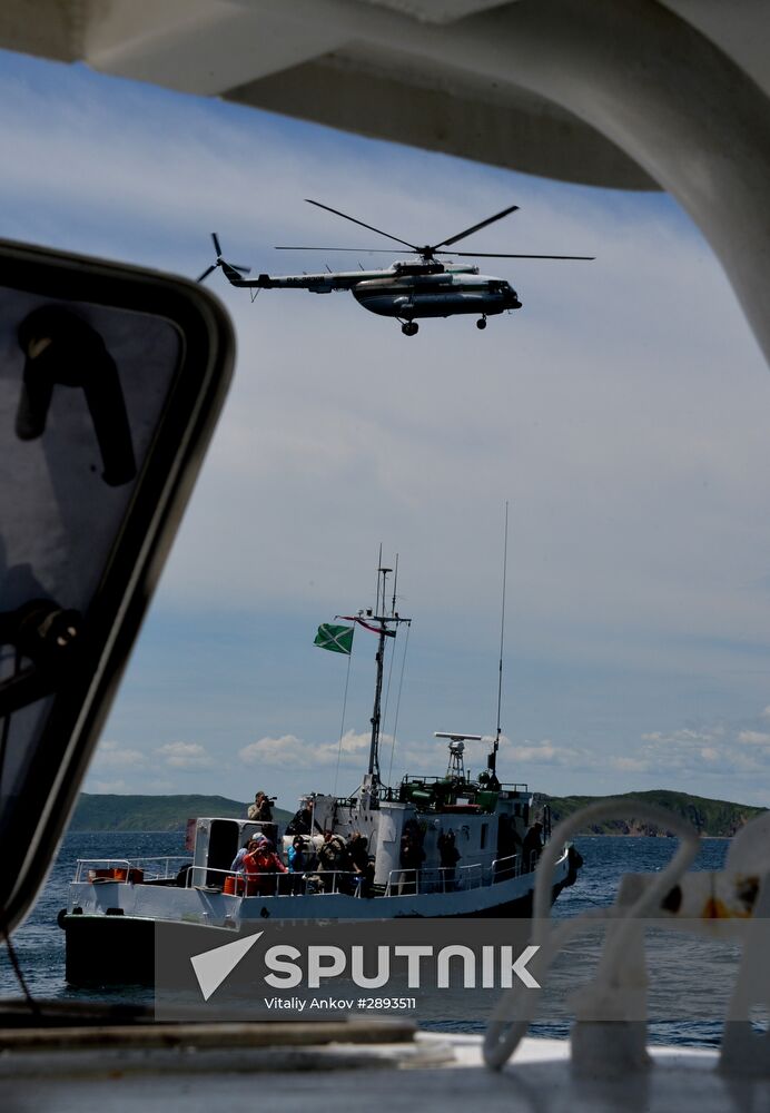 Far Eastern Customs Service holds drill on SWAT liberating hijacked vessel