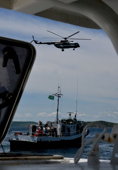 Far Eastern Customs Service holds drill on SWAT liberating hijacked vessel