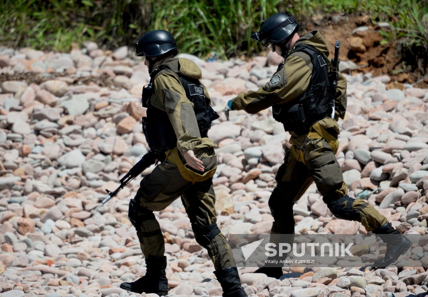 Far Eastern Customs Service holds drill on SWAT liberating hijacked vessel