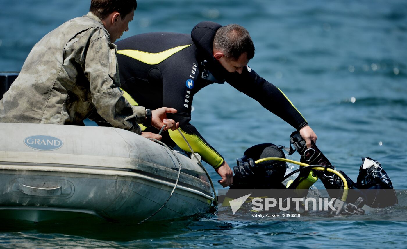 Far Eastern Customs Service holds drill on SWAT liberating hijacked vessel