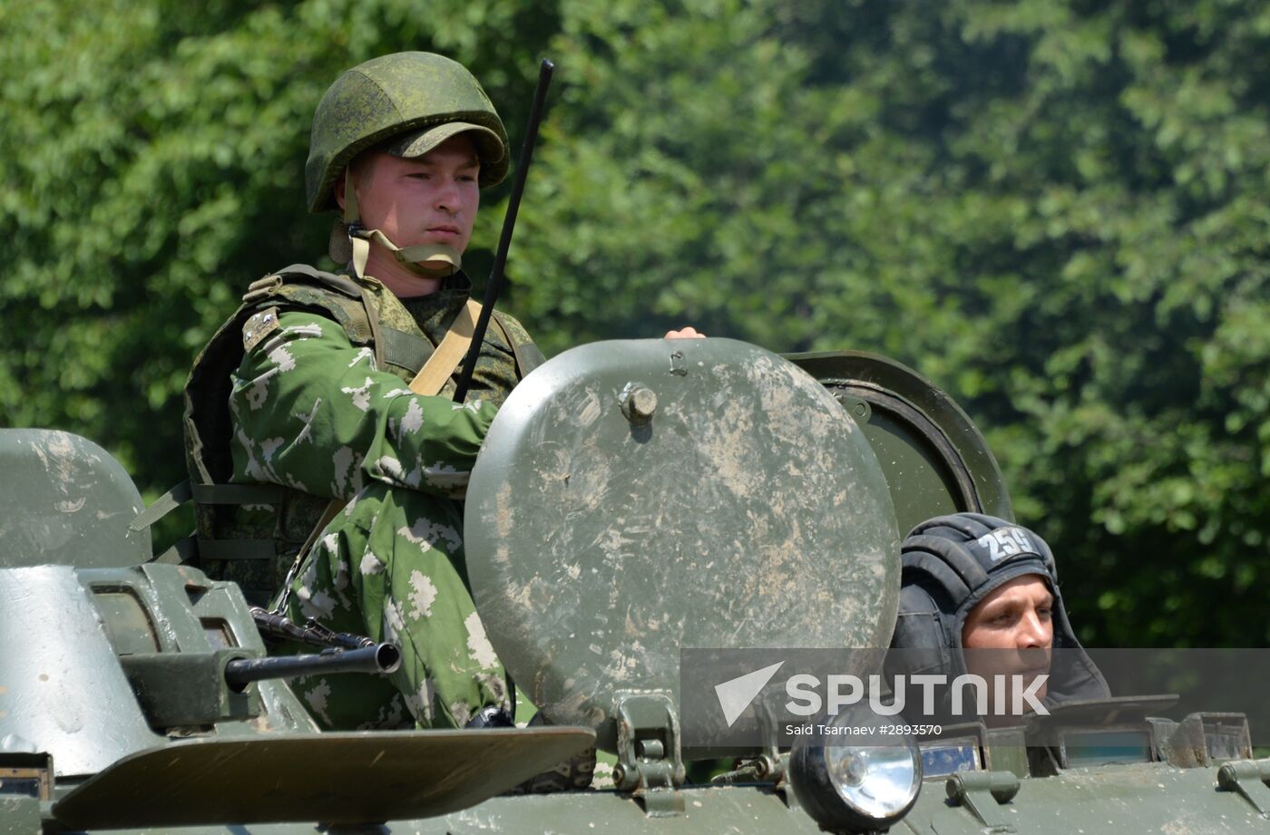 Southern Military District's mountain motorized infantry brigade holds drill at Alpiysky base