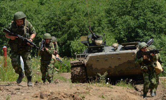 Southern Military District's mountain motorized infantry brigade holds drill at Alpiysky base