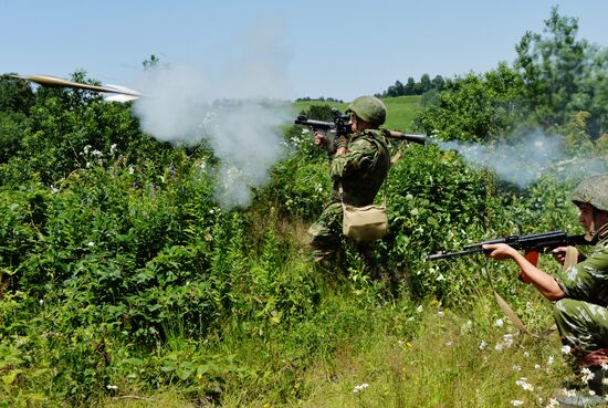 Southern Military District's mountain motorized infantry brigade holds drill at Alpiysky base