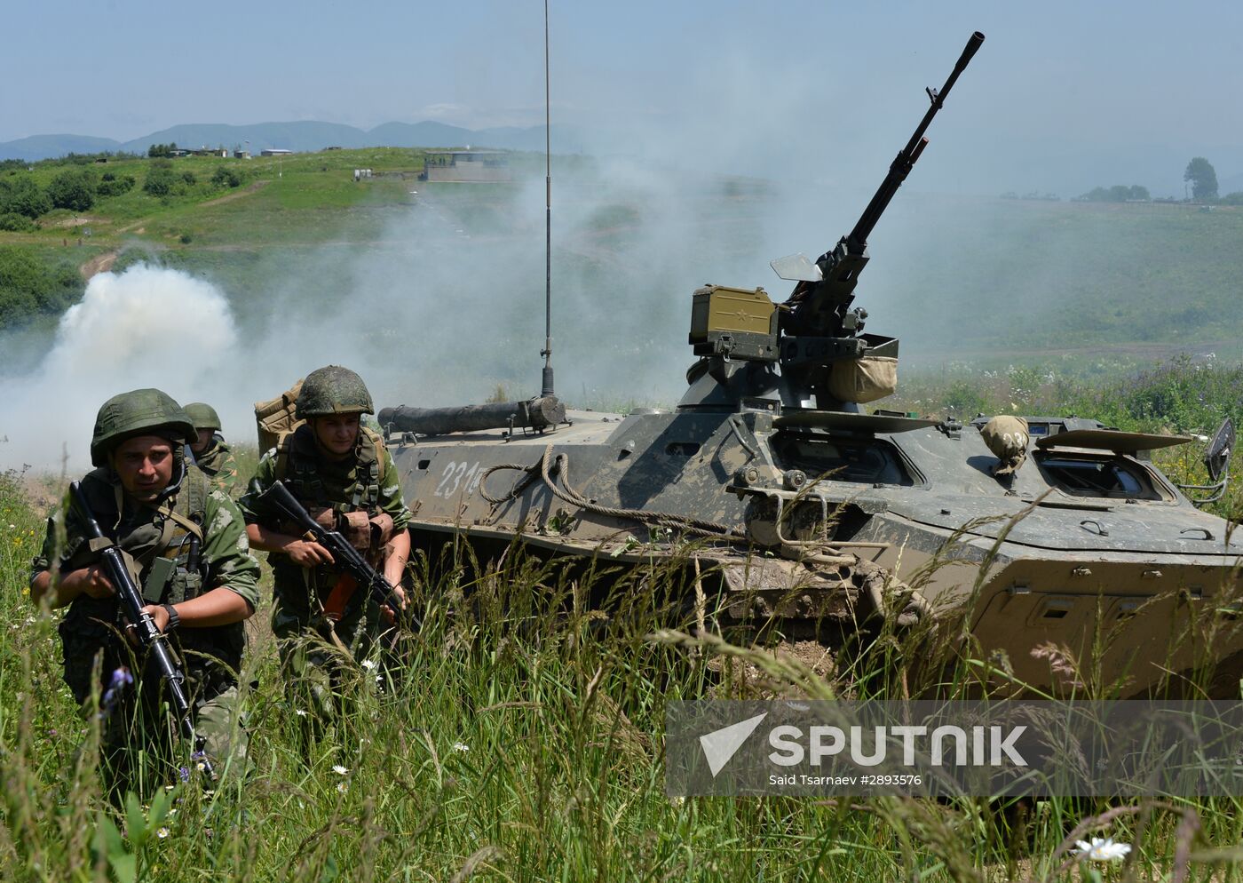 Southern Military District's mountain motorized infantry brigade holds drill at Alpiysky base