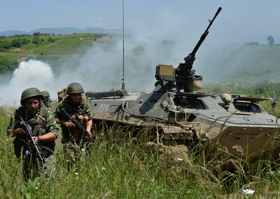 Southern Military District's mountain motorized infantry brigade holds drill at Alpiysky base