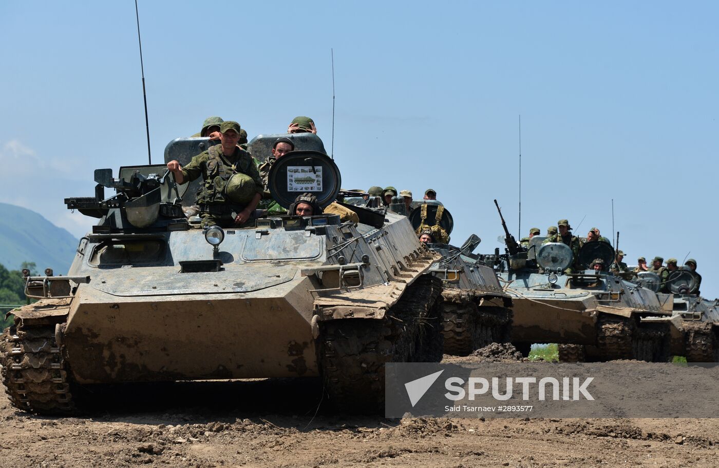 Southern Military District's mountain motorized infantry brigade holds drill at Alpiysky base