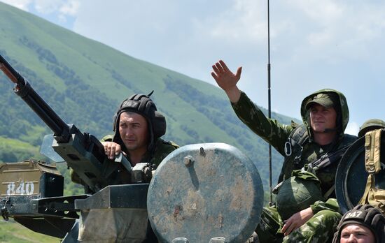 Southern Military District's mountain motorized infantry brigade holds drill at Alpiysky base