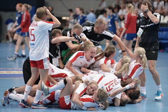 IHF Women's Junior (U20) World Championship. Final