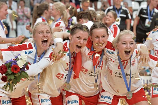 IHF Women's Junior (U20) World Championship. Final