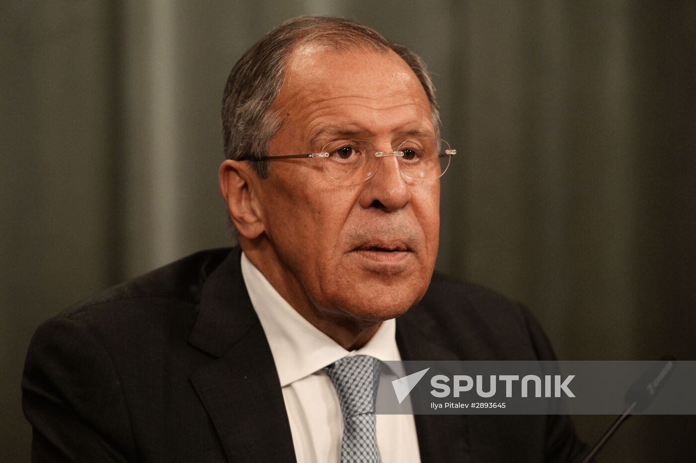 Russian Foreign Minister Sergei Lavrov meets with US Secretary of State John Kerry