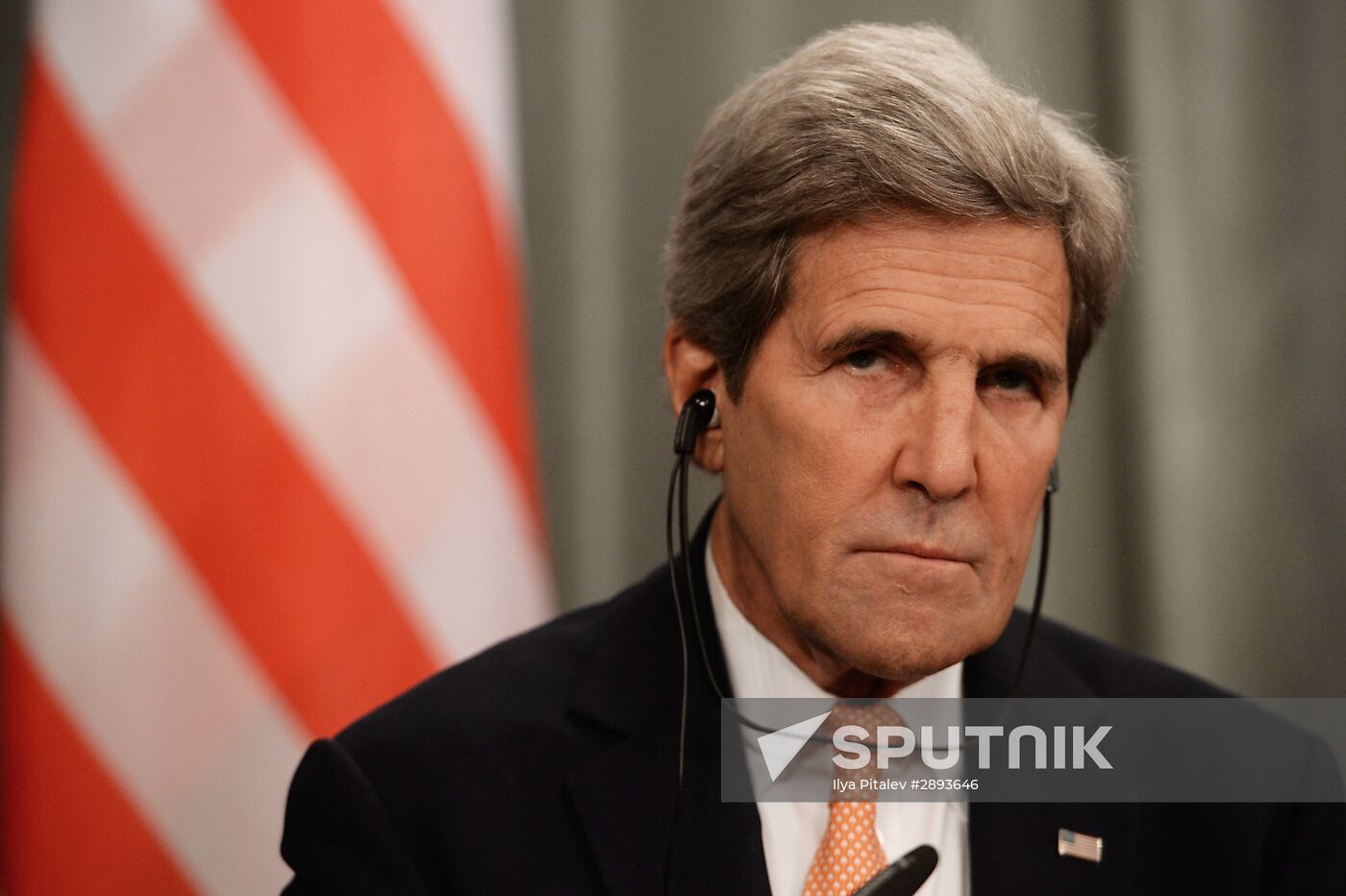 Russian Foreign Minister Sergei Lavrov meets with US Secretary of State John Kerry