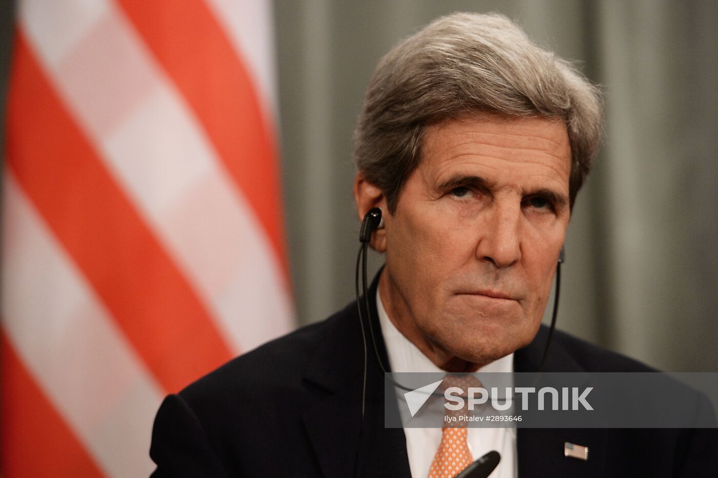 Russian Foreign Minister Sergei Lavrov meets with US Secretary of State John Kerry