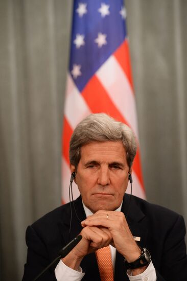 Russian Foreign Minister Sergei Lavrov meets with US Secretary of State John Kerry