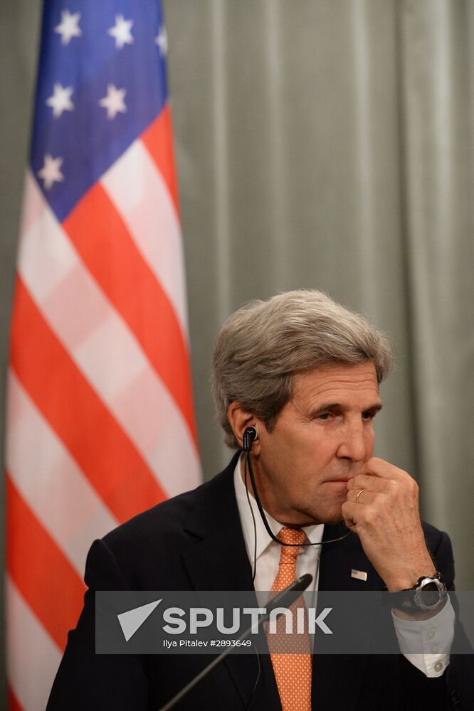 Russian Foreign Minister Sergei Lavrov meets with US Secretary of State John Kerry