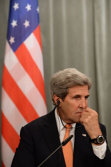 Russian Foreign Minister Sergei Lavrov meets with US Secretary of State John Kerry