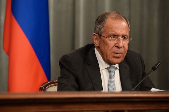 Russian Foreign Minister Sergei Lavrov meets with US Secretary of State John Kerry