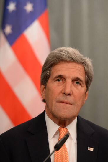 Russian Foreign Minister Sergei Lavrov meets with US Secretary of State John Kerry