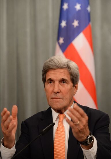 Russian Foreign Minister Sergei Lavrov meets with US Secretary of State John Kerry