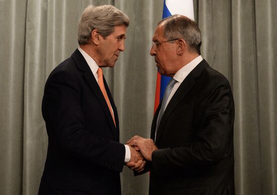 Foreign Minister Sergei Lavrov meets with US Secretary of State John Kerry