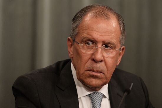 Foreign Minister Sergei Lavrov meets with US Secretary of State John Kerry