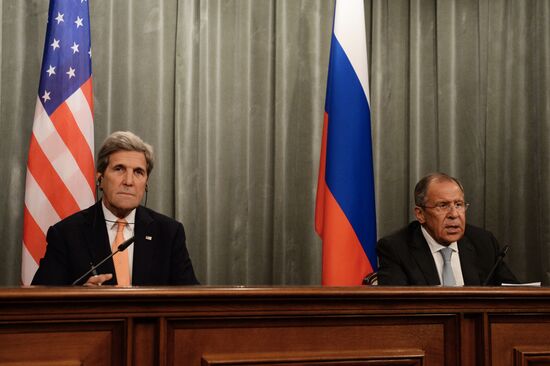 Foreign Minister Sergei Lavrov meets with US Secretary of State John Kerry