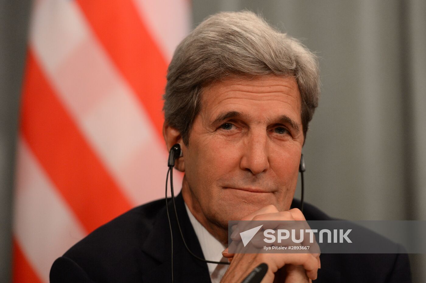 Foreign Minister Sergei Lavrov meets with US Secretary of State John Kerry