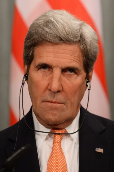 Foreign Minister Sergei Lavrov meets with US Secretary of State John Kerry