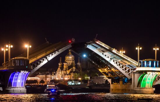 Cruiser Aurora towed to permanent mooring at Petrogradskaya Embankment