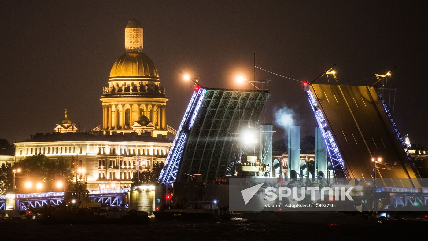 Cruiser Aurora towed to permanent mooring at Petrovskaya Embankment