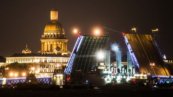 Cruiser Aurora towed to permanent mooring at Petrovskaya Embankment