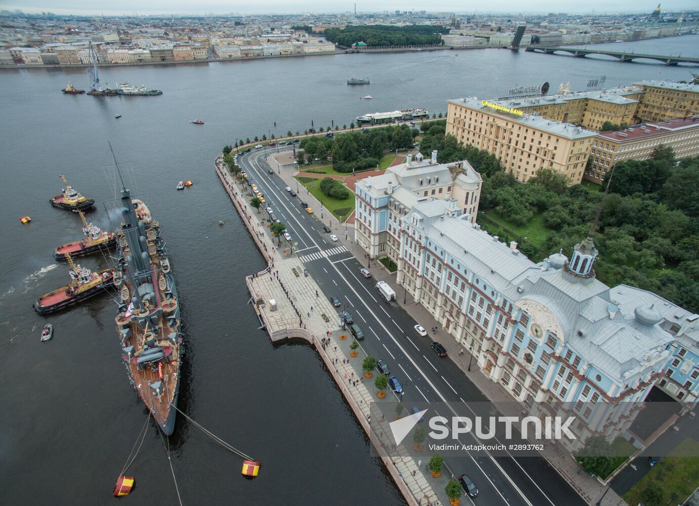 Cruiser Aurora towed to permanent mooring at Petrovskaya Embankment