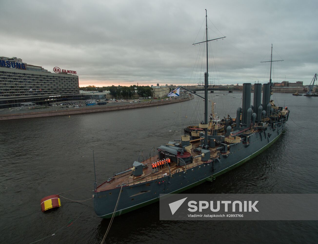 Cruiser Aurora towed to permanent mooring at Petrovskaya Embankment